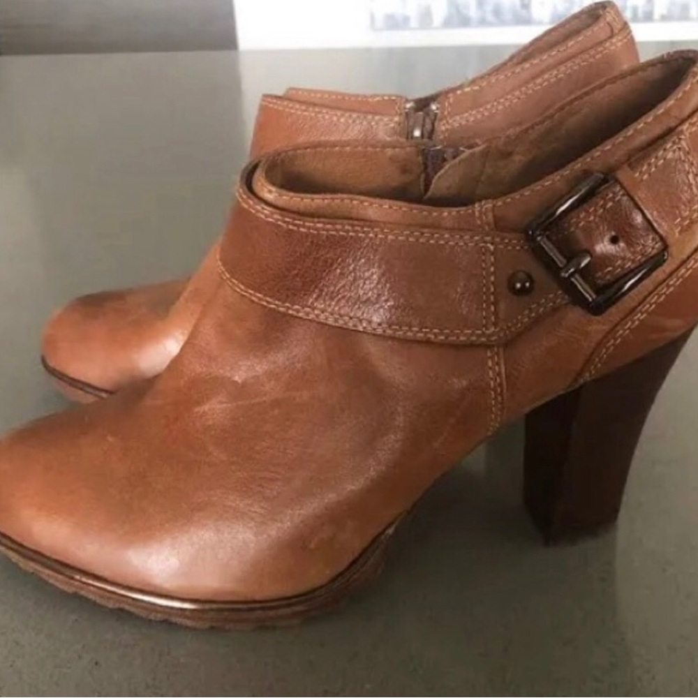 💫Sofft Cognac booties size 7